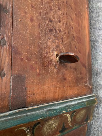 686478-7 Older (1864) pumpkin-painted Mora bell