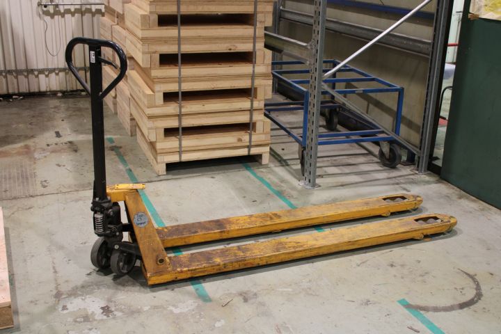 719544-1 Pallet puller long, 2200kg