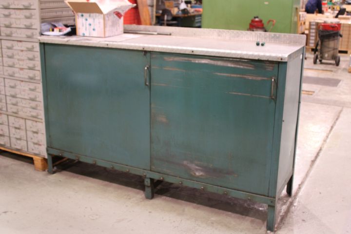 719552-1 Workshop cabinet with sliding doors