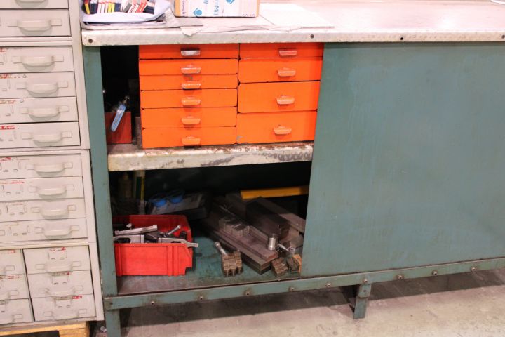 719552-4 Workshop cabinet with sliding doors