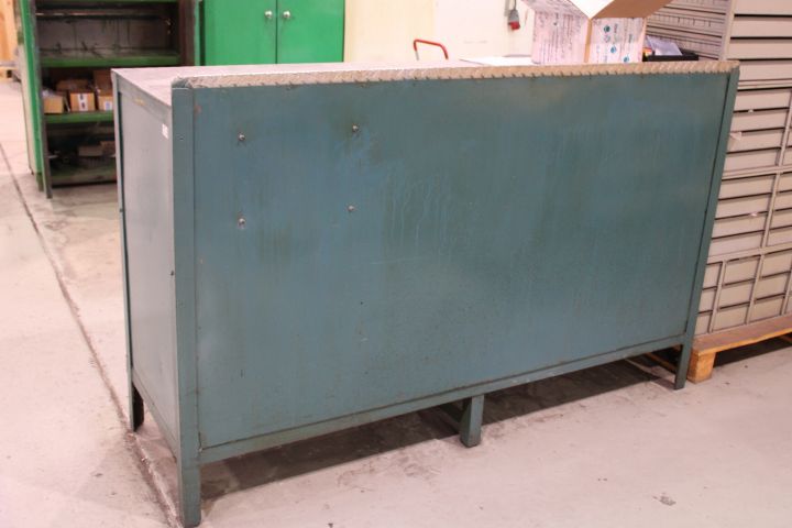 719552-5 Workshop cabinet with sliding doors