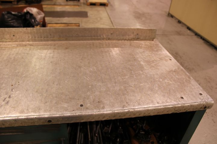 719552-6 Workshop cabinet with sliding doors