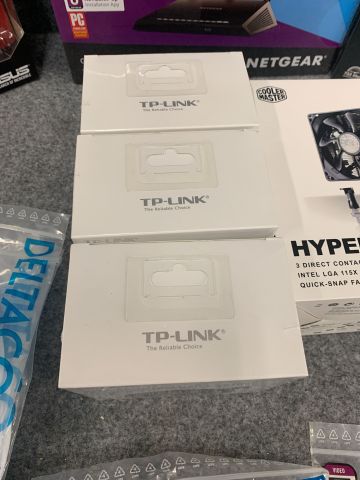 760089-16 IT materials, cables, headphones, etc.