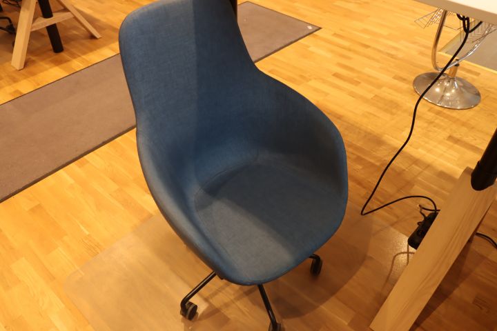 659038-5 Raise / lower desk / design table with desk chair