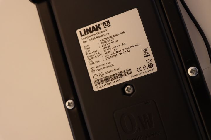 659038-4 Raise / lower desk / design table with desk chair