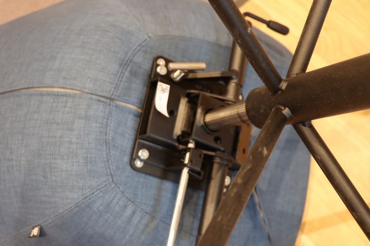 659038-7 Raise / lower desk / design table with desk chair