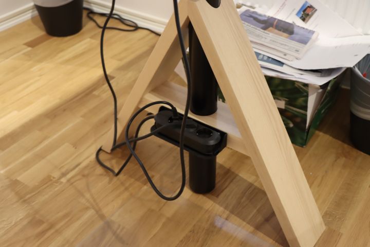 659038-8 Raise / lower desk / design table with desk chair