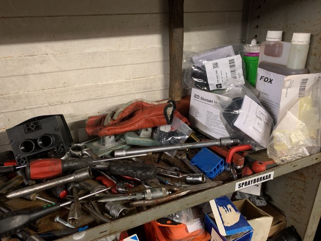 758545-44 Verkstadsinredning och innehåll