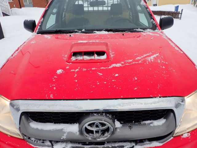 687402-24 A-Tractor Toyota Hilux -2011 Reg: MFE081