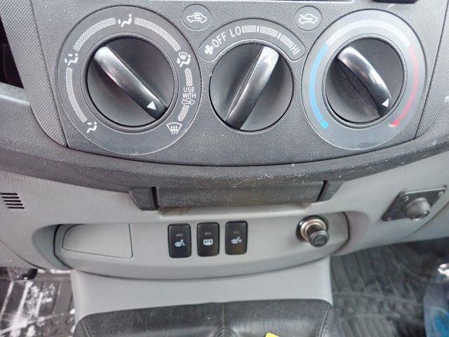 687402-94 A-Tractor Toyota Hilux -2011 Reg: MFE081