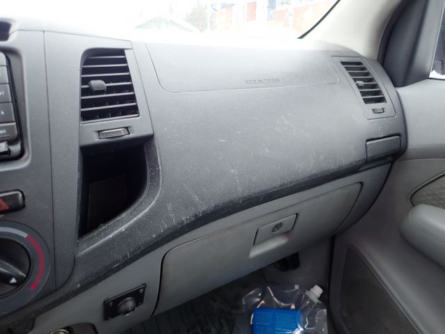 687402-99 A-Tractor Toyota Hilux -2011 Reg: MFE081