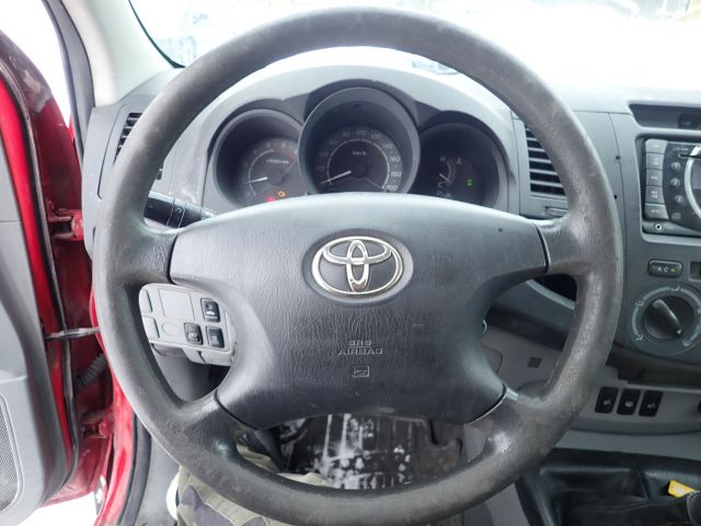 687402-101 A-Tractor Toyota Hilux -2011 Reg: MFE081