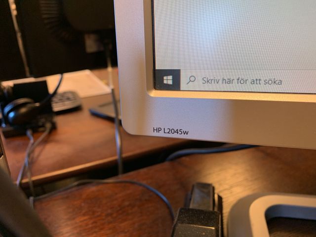 758633-10 Laptop HP ProBook 440 G4 with two screens, docking station etc.