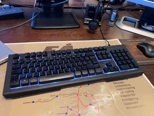 758633-11 Laptop HP ProBook 440 G4 with two screens, docking station etc.