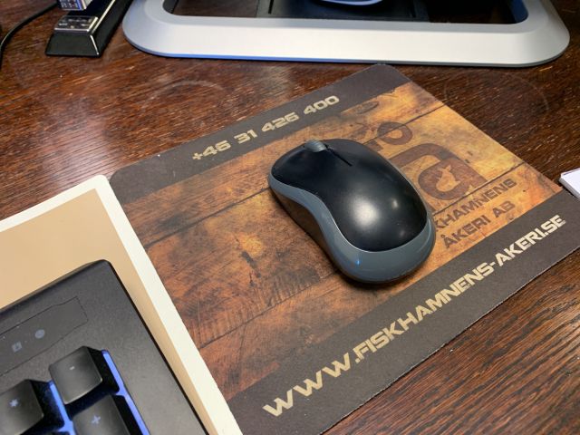 758633-12 Laptop HP ProBook 440 G4 with two screens, docking station etc.