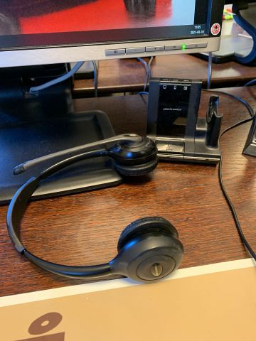 758633-13 Laptop HP ProBook 440 G4 with two screens, docking station etc.