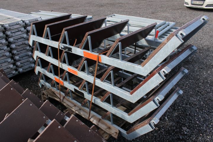 746337-1 AR Steel stairs - Layher - 4pcs