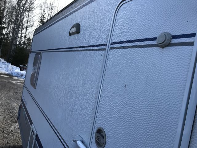 769293-24 Husvagn Dethleffs Camper 2004 ( CEJ 819)