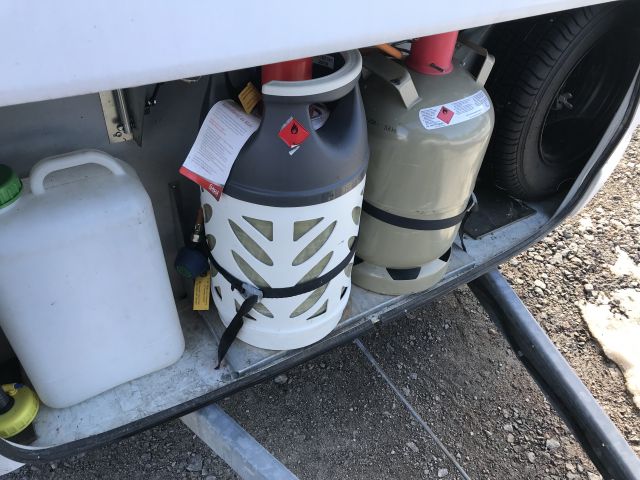 769293-36 Husvagn Dethleffs Camper 2004 ( CEJ 819)