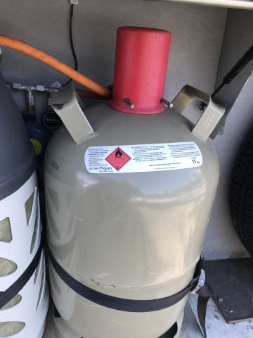 769293-38 Husvagn Dethleffs Camper 2004 ( CEJ 819)