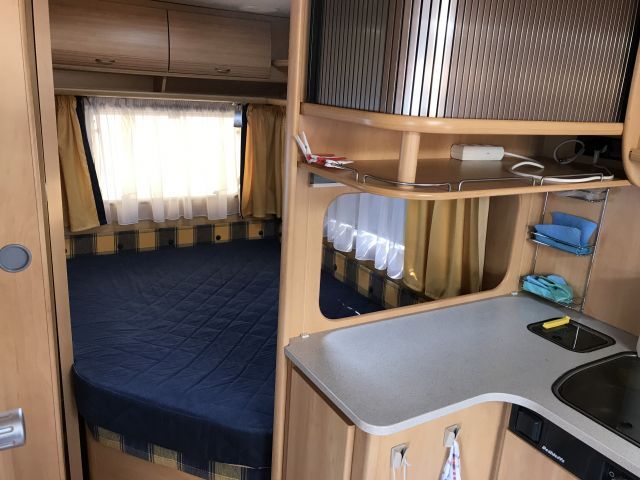 769293-45 Husvagn Dethleffs Camper 2004 ( CEJ 819)