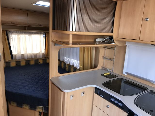 769293-46 Husvagn Dethleffs Camper 2004 ( CEJ 819)