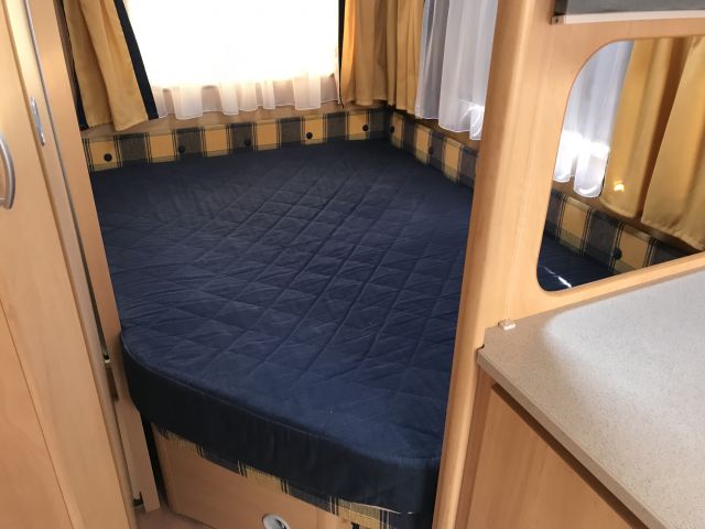 769293-49 Husvagn Dethleffs Camper 2004 ( CEJ 819)