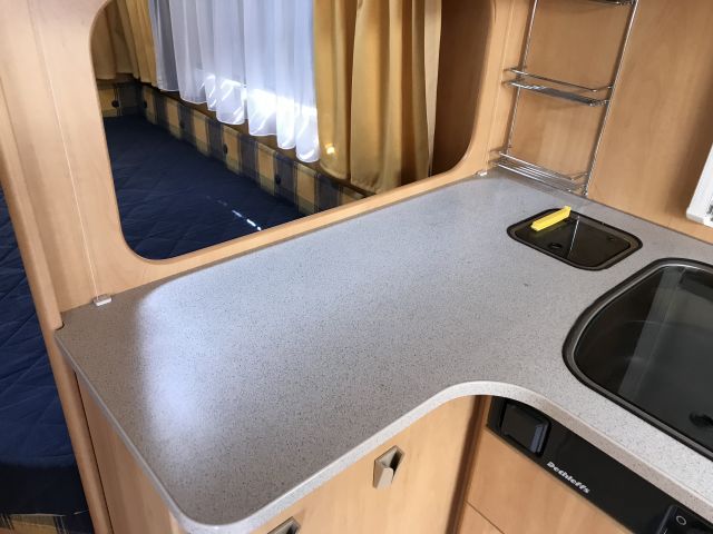 769293-54 Husvagn Dethleffs Camper 2004 ( CEJ 819)