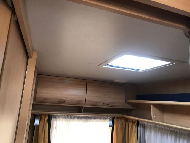 769293-56 Husvagn Dethleffs Camper 2004 ( CEJ 819)