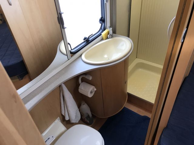 769293-57 Husvagn Dethleffs Camper 2004 ( CEJ 819)