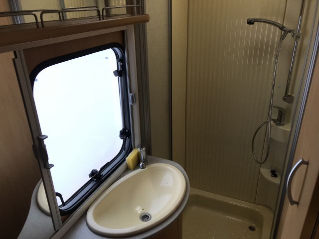 769293-59 Husvagn Dethleffs Camper 2004 ( CEJ 819)