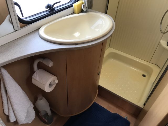 769293-62 Husvagn Dethleffs Camper 2004 ( CEJ 819)