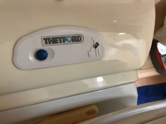 769293-64 Husvagn Dethleffs Camper 2004 ( CEJ 819)