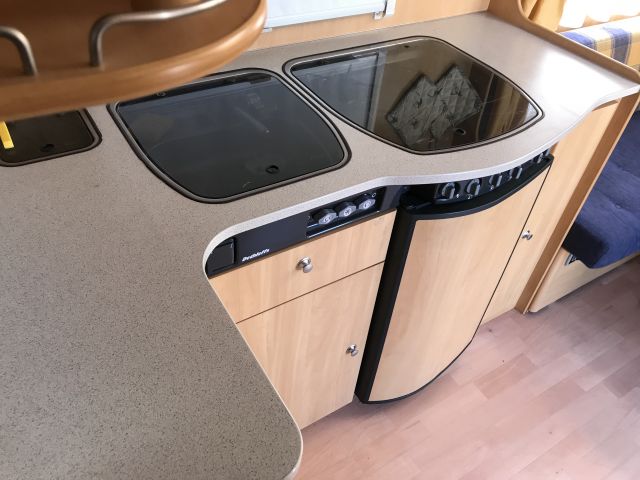 769293-69 Husvagn Dethleffs Camper 2004 ( CEJ 819)