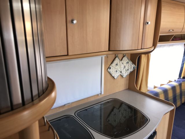 769293-70 Husvagn Dethleffs Camper 2004 ( CEJ 819)