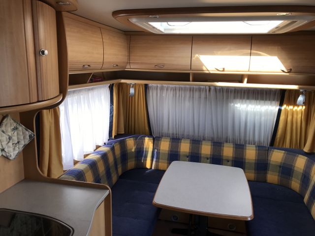 769293-72 Husvagn Dethleffs Camper 2004 ( CEJ 819)