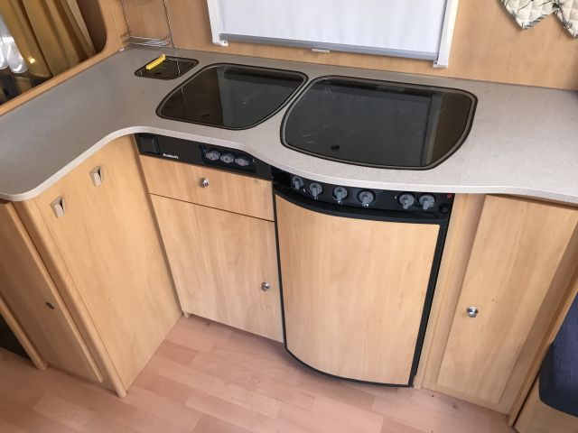 769293-74 Husvagn Dethleffs Camper 2004 ( CEJ 819)