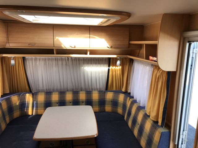 769293-73 Husvagn Dethleffs Camper 2004 ( CEJ 819)