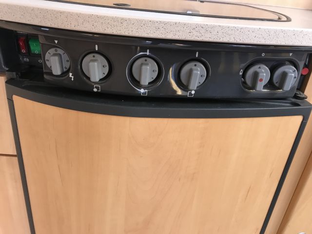 769293-80 Husvagn Dethleffs Camper 2004 ( CEJ 819)