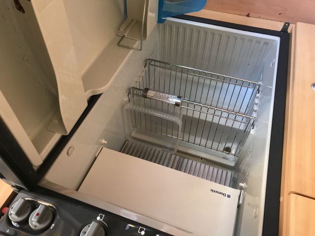 769293-83 Husvagn Dethleffs Camper 2004 ( CEJ 819)