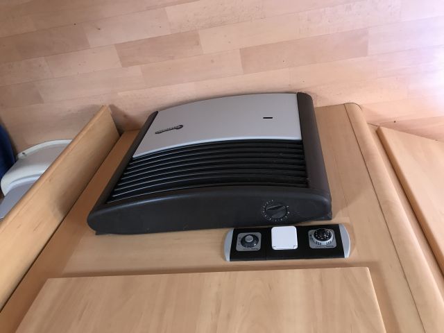 769293-86 Husvagn Dethleffs Camper 2004 ( CEJ 819)