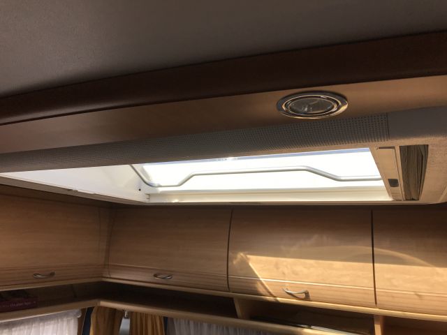 769293-93 Husvagn Dethleffs Camper 2004 ( CEJ 819)