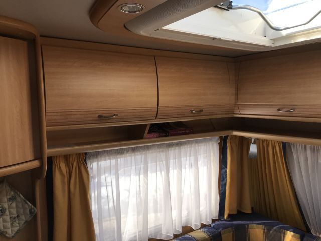 769293-94 Husvagn Dethleffs Camper 2004 ( CEJ 819)