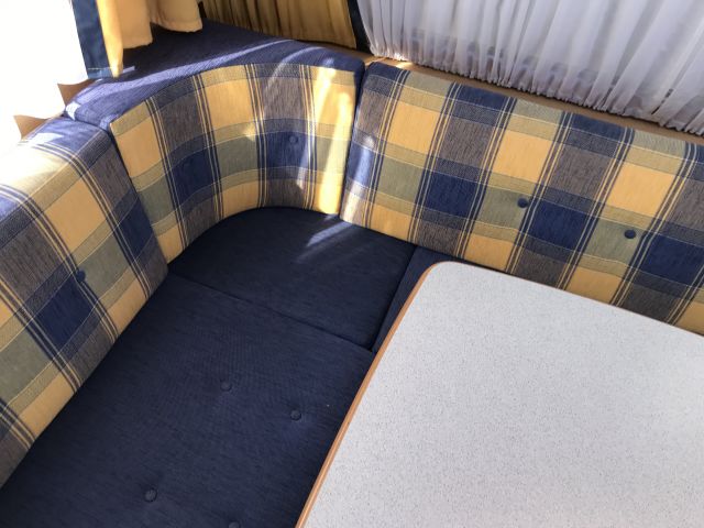 769293-97 Husvagn Dethleffs Camper 2004 ( CEJ 819)