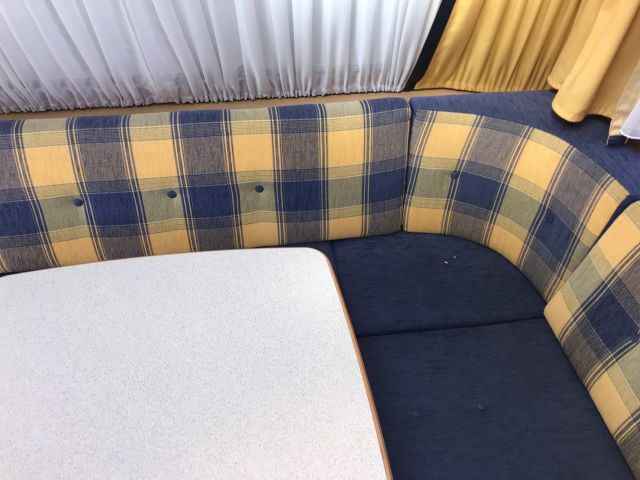 769293-99 Husvagn Dethleffs Camper 2004 ( CEJ 819)