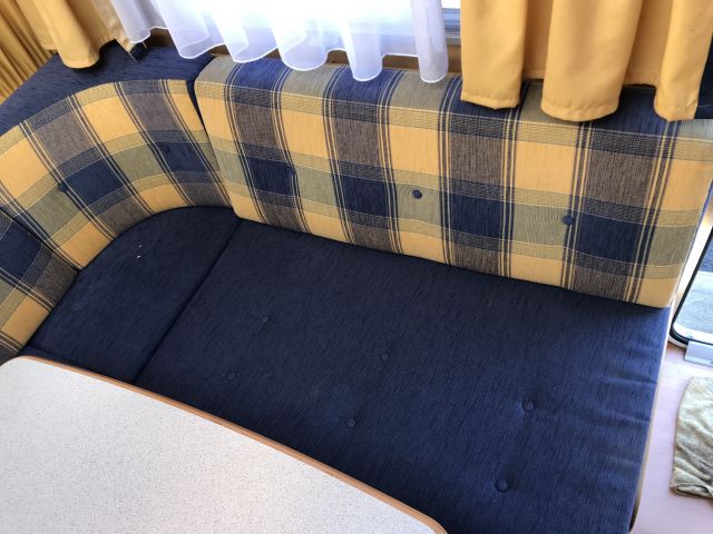 769293-100 Husvagn Dethleffs Camper 2004 ( CEJ 819)