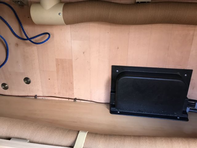 769293-104 Husvagn Dethleffs Camper 2004 ( CEJ 819)