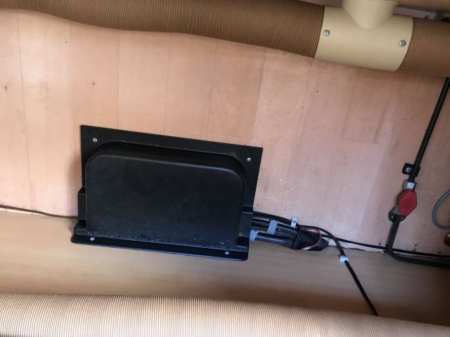 769293-105 Husvagn Dethleffs Camper 2004 ( CEJ 819)