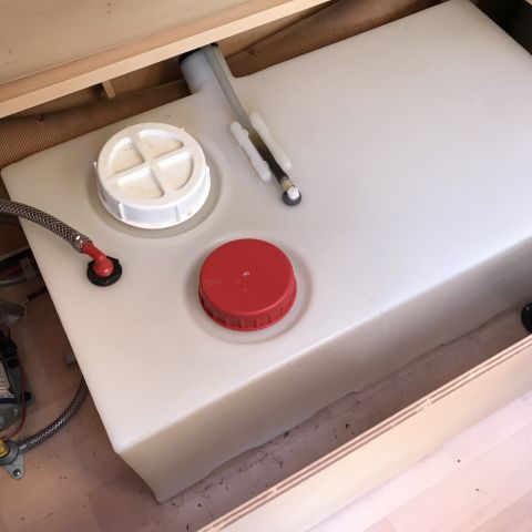 769293-106 Husvagn Dethleffs Camper 2004 ( CEJ 819)