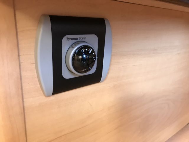 769293-112 Husvagn Dethleffs Camper 2004 ( CEJ 819)